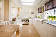 OKPOL PGX A4 okno do płaskiego dachu, z szybą mrożoną, o zmiennej przezierności.