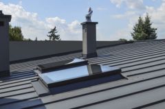 Otwierane  ręcznie okno do dachu płaskiego Fakro DMG P2