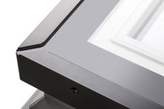 Otwierane  elektrycznie okno do dachu płaskiego Fakro DEG P2