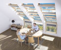 Elektrycznie otwierane, sterowane smartfonem, białe okno dachowe Fakro FTU-V U5 WiFi