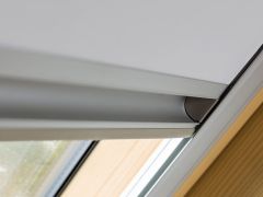 Roleta wewnętrzna sterowana radiowo, zasilana solarnie - Fakro ARF Solar