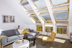 Zasilane solarnie, sterowane radiowo okno dachowe FAKRO FTP-V U5 Solar