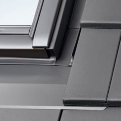 VELUX EDT 1000 - kołnierz uszczelniający do dachówki płaskiej z izolacją przeciwwilgociową BFX i rynną odwadniającą.