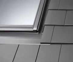 VELUX EDT 2000 - kołnierz uszczelniający do płaskiej  dachówki z zestawem do ciepłego montażu BFX + BDX.