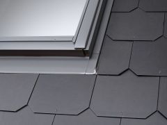VELUX EDS 2000 - kołnierz uszczelniający do płaskich pokryć dachowych (papa, gont bitumiczny) o grubości do 16 mm (2×8 mm), z zestawem do ciepłego montażu BFX + BDX.