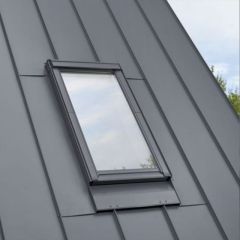 VELUX EDQ 1000 - kołnierz uszczelniający do blachy na rąbek systemowy z izolacją przeciwwilgociową BFX i rynną odwadniającą.