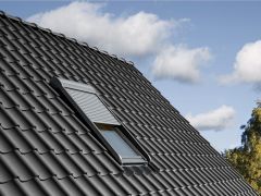 Elektryczna roleta zewnętrzna VELUX SML - widok z zewnątrz