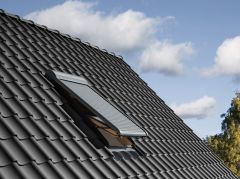 Elektryczna roleta zewnętrzna VELUX SML - widok z zewnątrz