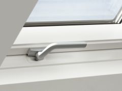 Okno dachowe VELUX GLU 0064B dolne otwieranie, poliuretanowe, białe - klamka.
