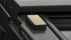 Drewniano-poliuretanowe, elektrycznie otwierane okno dachowe VELUX GLU 006421 - czujnik deszczu.