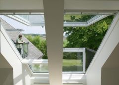 Balkon dachowy, malowany na biało VELUX GDL 2066