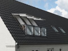 Balkon dachowy, malowany na biało VELUX GDL 2066