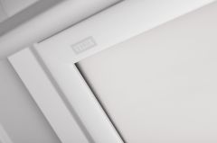 Solarna roleta zaciemniająca VELUX DSL - białe prowadnice