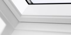 Okno dachowe VELUX GLU 0061B, białe - powłoka poliuretanowa.