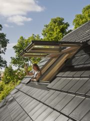 Klapowo-obrotowe okno dachowe VELUX GNL 1064