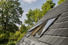 Klapowo-obrotowe okno dachowe VELUX GNL 1064