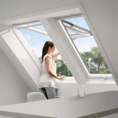 Klapowo-obrotowe okno dachowe VELUX GNU 0064.