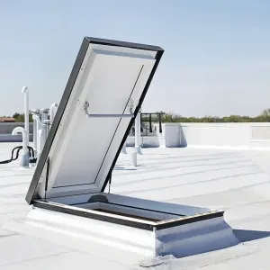 Wyłaz do dachów płaskich Fakro DRL 60x120
