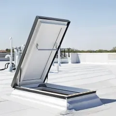 Wyłaz do dachów płaskich Fakro DRL