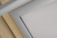 Roleta zaciemniająca VELUX DKL - srebrne prowadnice