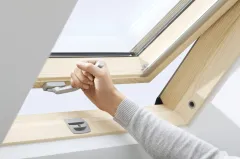 Okno dachowe VELUX GLL 1061B dolne otwieranie - klamka.