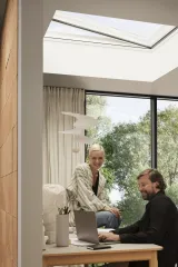 Otwierane elektrycznie okno do dachu płaskiego VELUX CVU 0020Q