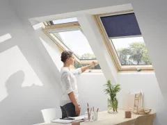 Przyciemniająca roleta wewnętrzna z prowadnicami VELUX RFL