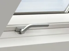 Okno dachowe VELUX GLU 0061B dolne otwieranie, poliuretanowe, białe - klamka.