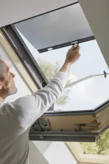 Roleta VELUX DKL + Markiza zewnętrzna VELUX MHL 5060